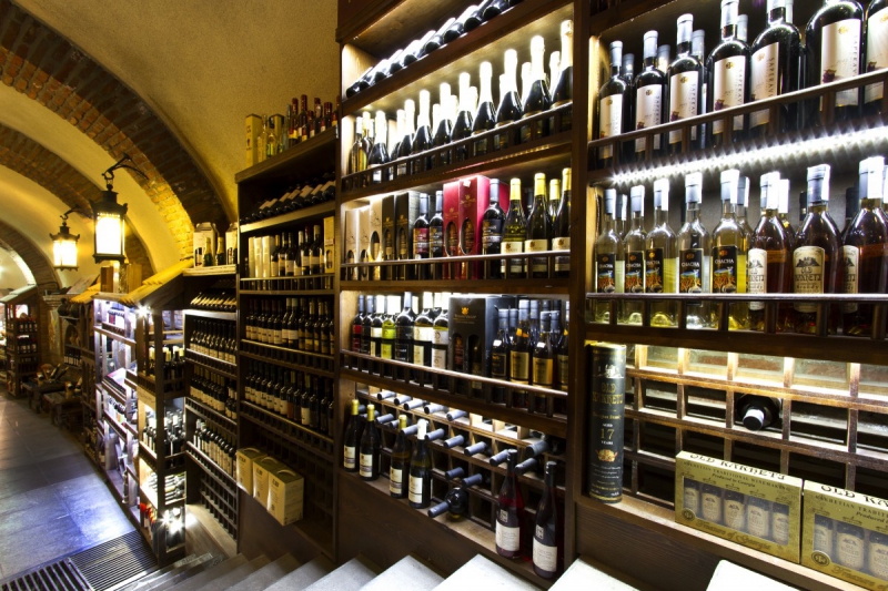 vente-LE BROC-min_world_street_travel_shop_canon_georgia_wine_bottles-429767